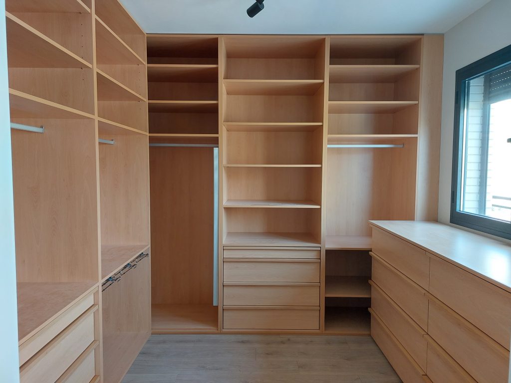 Vestidor a medida de haya